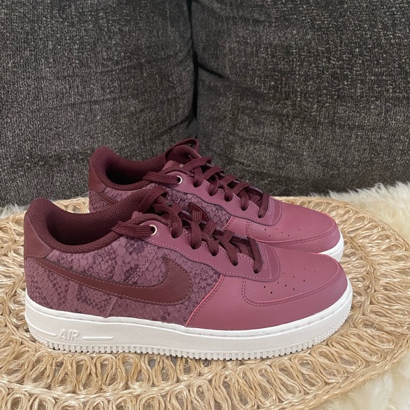 Nike Shoes - - NIKE AIR FORCE 1 LV8 Port Dark Team Red